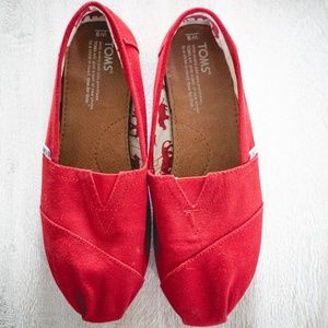 Women's Size 9 Red Canvas Toms